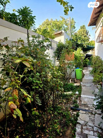 דו משפחתי, נחמן סירקין, סלע, רחובות