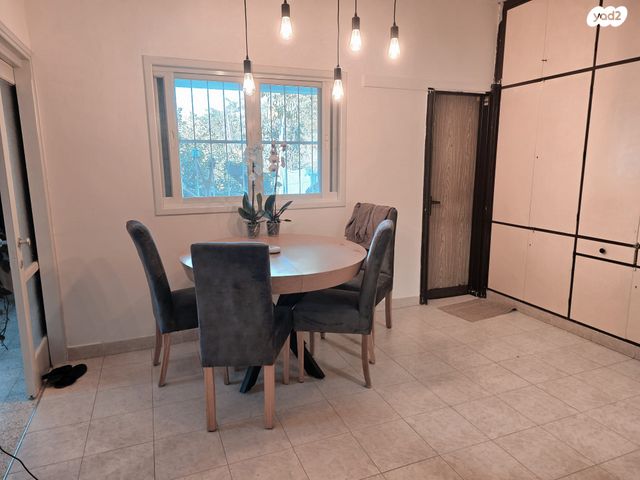 דו משפחתי, נחמן סירקין, סלע, רחובות