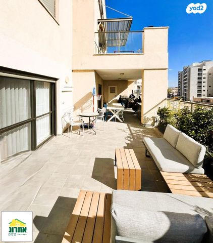 דירה, צור יצחק