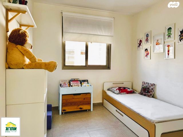 דירה, צור יצחק