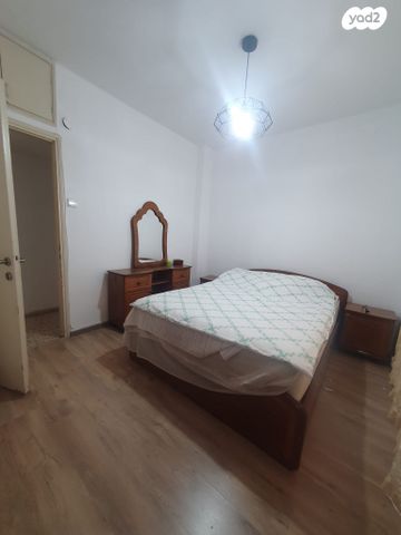 דירה, רבי יוסף קארו, רמב"ם, ראשון לציון