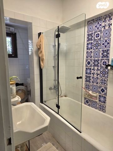 דו משפחתי, נחמן סירקין, סלע, רחובות