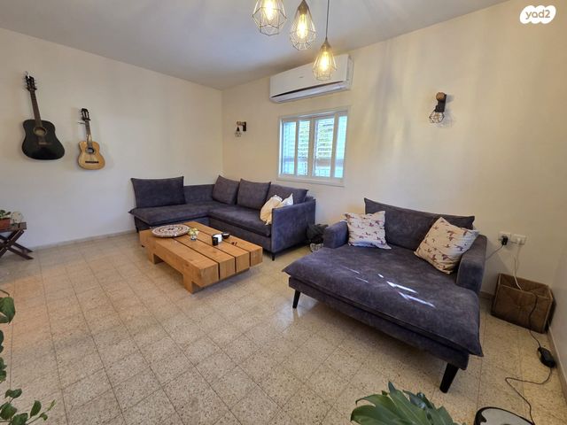 דו משפחתי, נחמן סירקין, סלע, רחובות