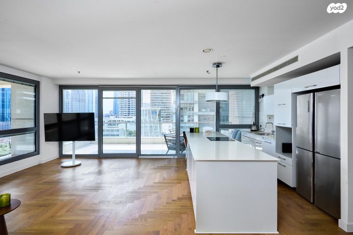 דירה, ניסים אלוני, צמרות איילון, פארק צמרת, תל אביב יפו