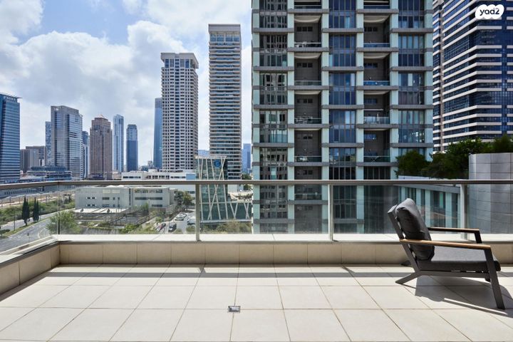 דירה, ניסים אלוני, צמרות איילון, פארק צמרת, תל אביב יפו