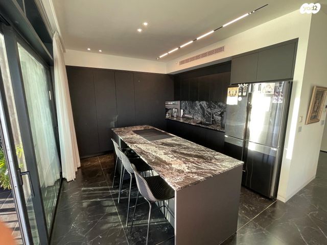 דירה, אריק איינשטיין, דרום חדש, פארק הים, בת ים