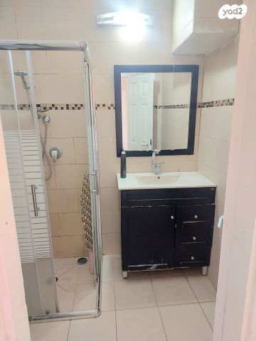 דירה, שרת, טירת כרמל