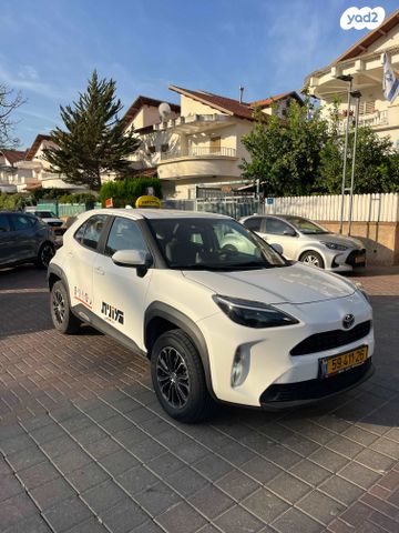 מודעת רכב טויוטה יאריס קרוס