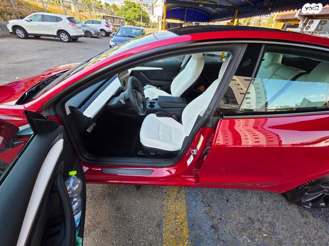 מודעת רכב טסלה מודל 3