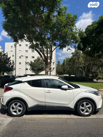 מודעת רכב טויוטה C-HR