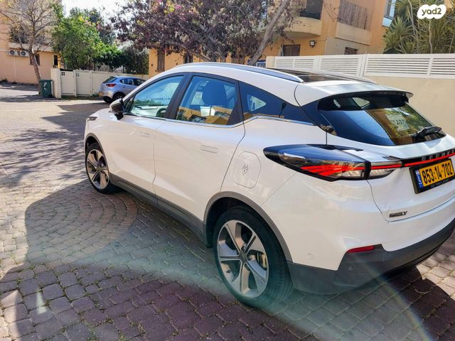 מודעת רכב ג׳ילי Geometry C