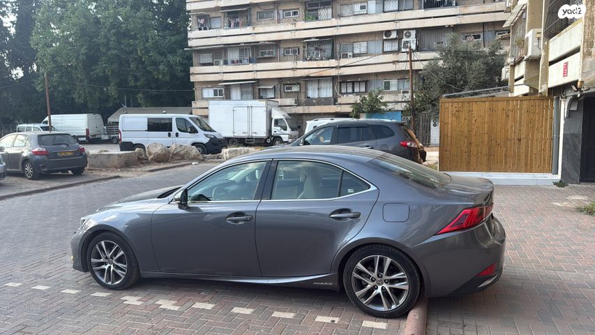 מודעת רכב לקסוס IS