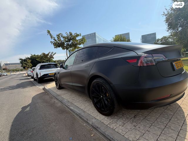 מודעת רכב טסלה מודל 3