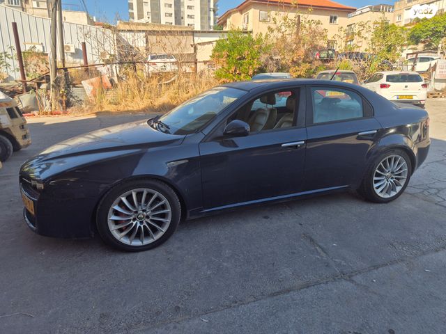 מודעת רכב אלפא רומיאו 159