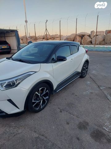 מודעת רכב טויוטה C-HR