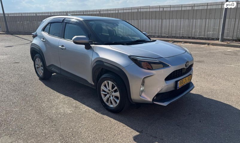 מודעת רכב טויוטה יאריס קרוס