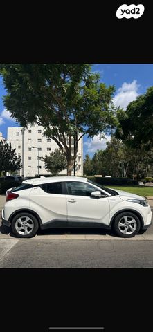 מודעת רכב טויוטה C-HR