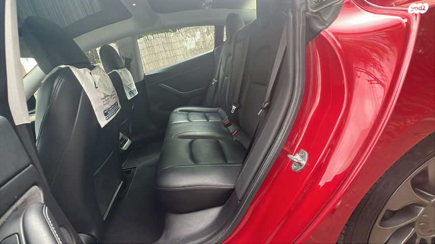 מודעת רכב טסלה מודל 3