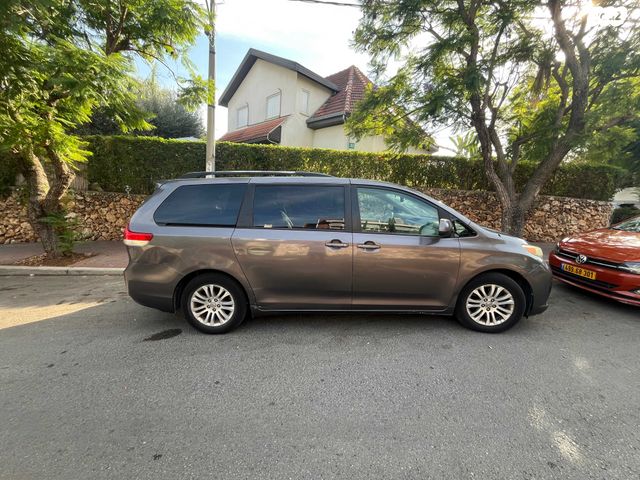 טויוטה סיינה