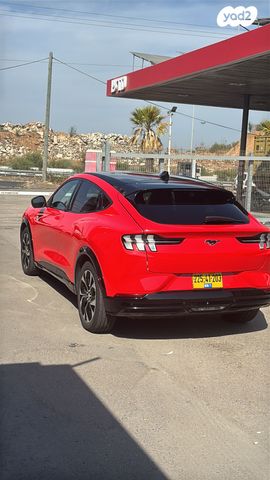 מודעת רכב פורד מוסטנג Mach-E