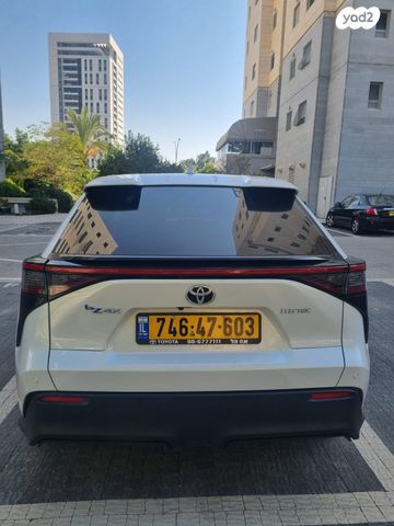 טויוטה bZ4X