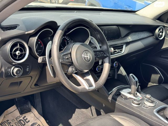 אלפא רומיאו סטלביו