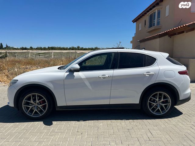 אלפא רומיאו סטלביו