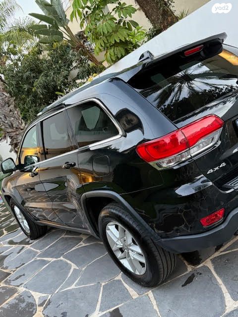 מודעת רכב ג'יפ גרנד צ'ירוקי