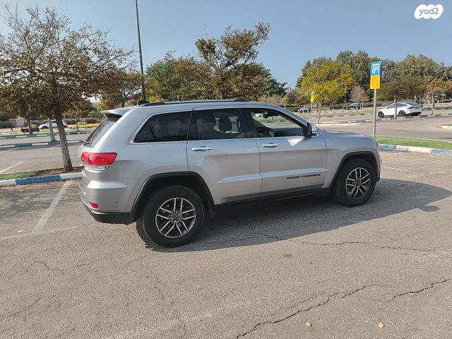 מודעת רכב ג'יפ גרנד צ'ירוקי