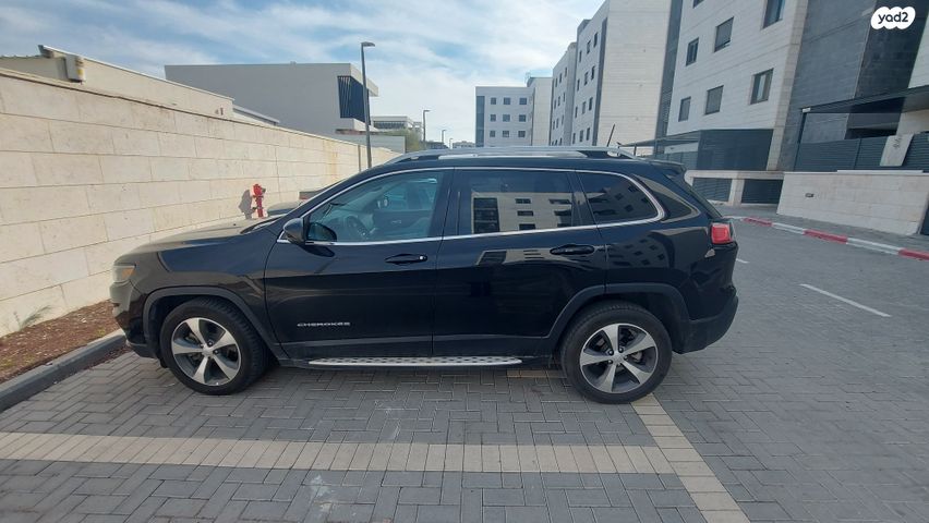 מודעת רכב ג'יפ צ'ירוקי