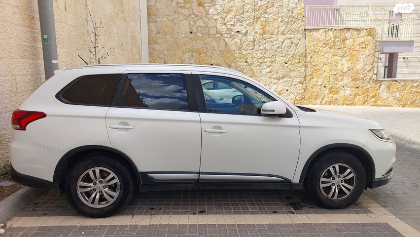 מיצובישי אאוטלנדר