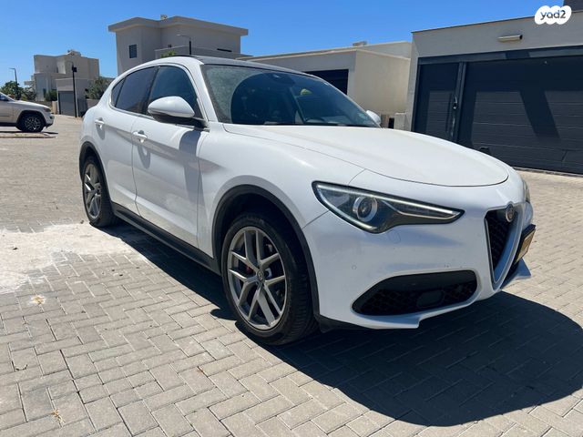 אלפא רומיאו סטלביו