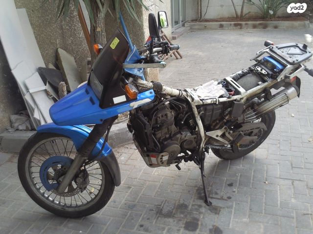 סוזוקי DR BIG 800