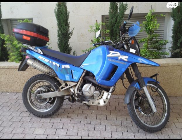 סוזוקי DR BIG 800