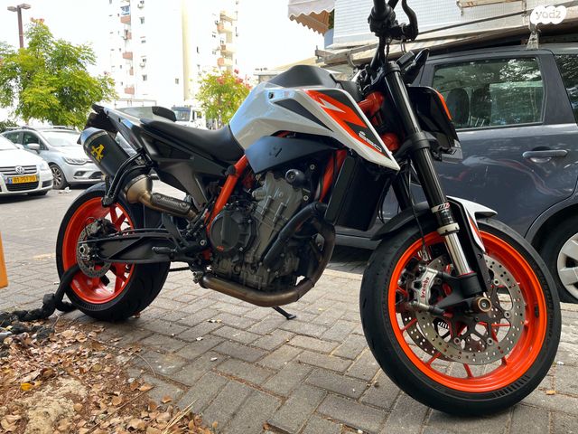 KTM Naked Duke 890R