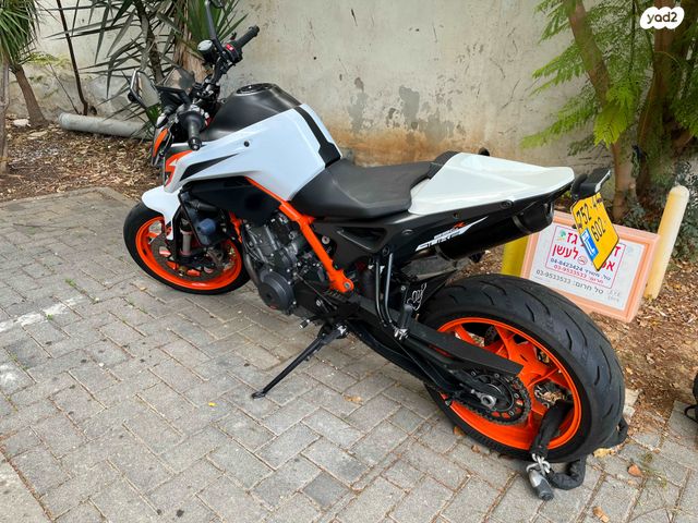 KTM Naked Duke 890R