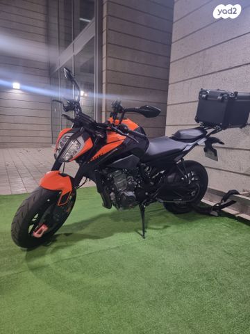KTM Naked Duke 890