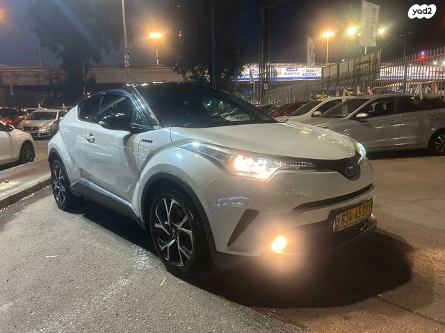 מודעת רכב טויוטה C-HR