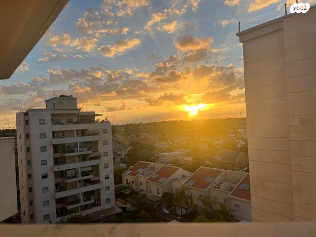 שדרות ז'בוטינסקי 11