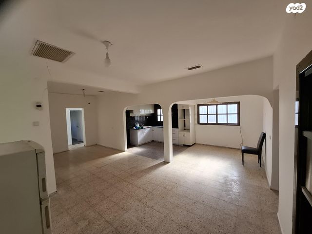 ז'בוטינסקי 20