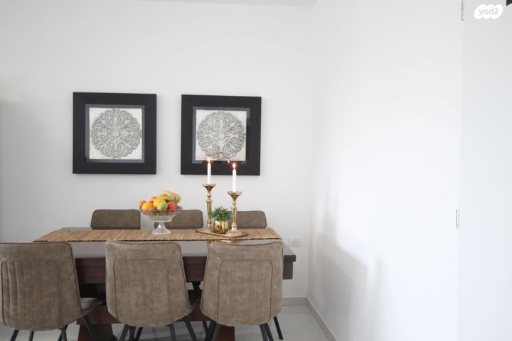 דירה, השלושה 2, מכב"י, יהוד מונוסון