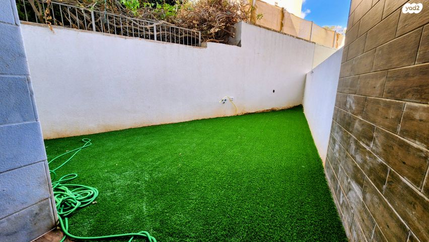 דירת גן, גאולים 52, נאות שושנים, חולון