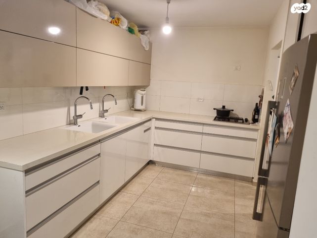 יגאל אלון 31