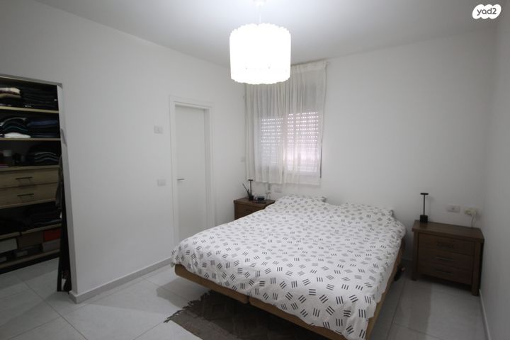 דירה, השלושה 2, מכב"י, יהוד מונוסון