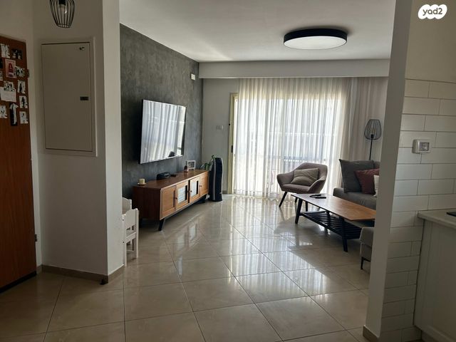 עוזי נרקיס 17