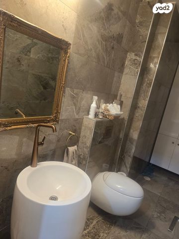 עמוס ירקוני 12