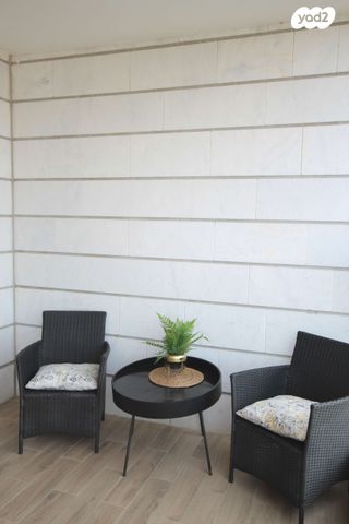 דירה, השלושה 2, מכב"י, יהוד מונוסון