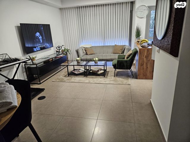 דירה, דרך העצמאות 33, ליבת העיר, יהוד מונוסון