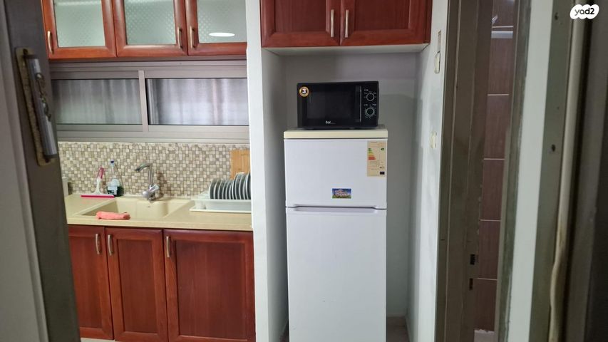 הרב עוזיאל 63