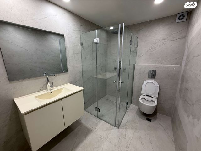 יחידת דיור, משה שרת 37, גני אזור, אזור